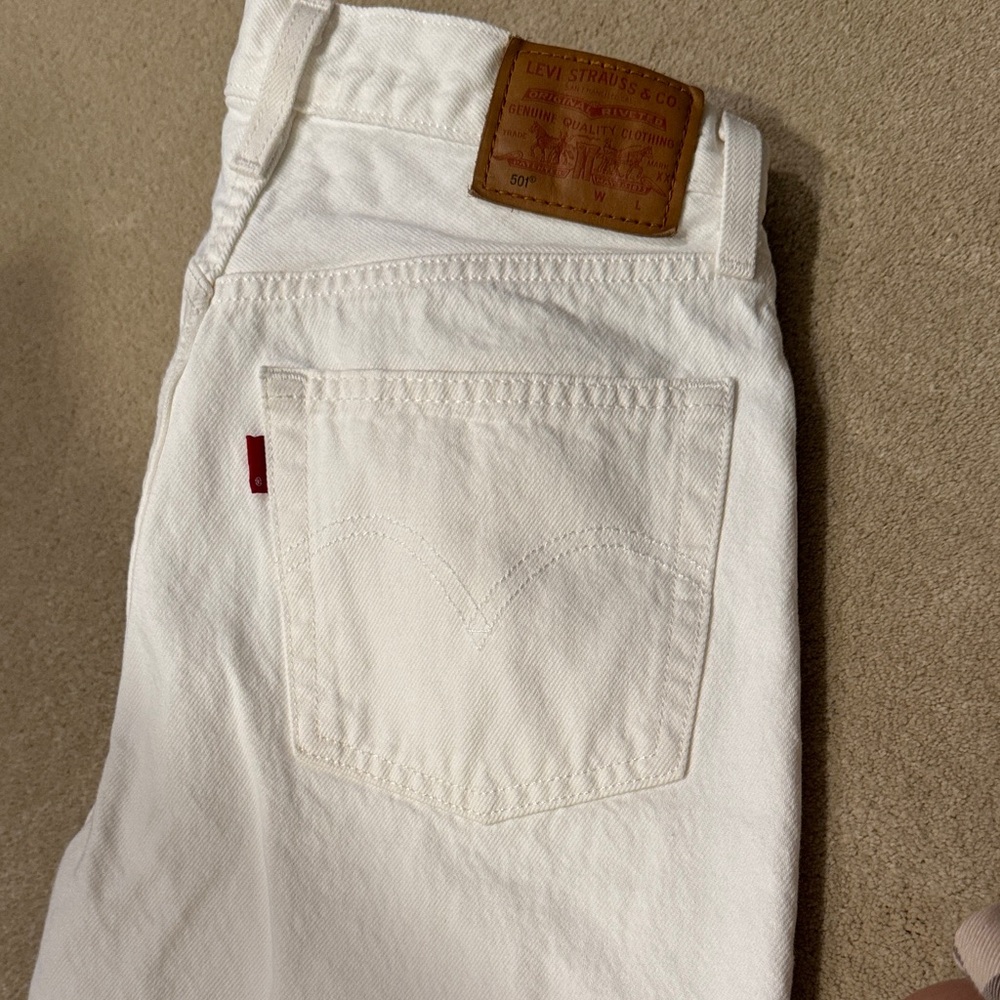 Levi's womens Crisp White Straight Jeans